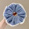 Elegante scrunchie estilo Maillard para mujer, con un aire sofisticado, en color café, adecuado para moños y colas de caballo bajas