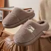 Nuevos pantuflas de algodón estilo 2026 para mujer, otoño e invierno, uso en interiores, antideslizantes, diseño simple, aptas para parejas, con diseño de punta cerrada, también disponibles para hombre