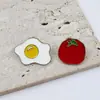 Broche de Huevo Escalfado Tomate Lindo Japonés Forma de Comida de Dibujos Animados Insignia Versátil Personalizada Accesorios de Metal Venta al por Mayor