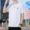 Camiseta de Manga Curta de Seda de Gelo Scarecrow para Homens 2025 Verão Novo Estilo Esportiva Casual Respirável Tamanho Grande Tendência de Roupas de Secagem Rápida para Homens