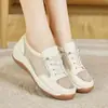 Sandálias de bico fechado de comércio exterior que não cansam os pés, sapatos de malha vazada para mulheres, novos sapatos de verão para novas mães, sandálias de viagem ultra-leves com sola macia para mulheres