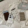 Calcetines de estilo universitario color caramelo marrón con bloques de color y estampado de rombos estilo coreano, nueva colección de otoño, calcetines hasta la pantorrilla con estampado floral, calcetines de algodón holgados
