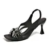 Sandalias Abiertas con Flor de Pedrería para Mujer, Nuevo Estilo Verano 2026, Estilo de Hada, Adecuadas para Usar con Vestidos, Tacones Altos Cómodos con Tacón Fino