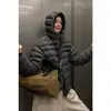 Nueva Chaqueta de Algodón con Relleno Ligero Super Elegante de Costilla 2026 para Mujer, Abrigo de Invierno Corto con Capucha y Cuello de Tortuga Cálido para Mujer