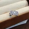 Brinco de Argola com Brilho Diamante e Pérola de Alta Qualidade para Mulheres, Design Versátil de Nicho de Luxo Leve, Brincos de Temperamento, Acessórios de Orelha Mais Vendidos
