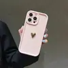 Adecuado para iPhone 18 Pro Max Funda de Teléfono de Corazón Dorado Tridimensional Galvanizado, Apple 17 Mate Anti-Caídas 15 Cubierta Protectora
