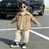 Conjunto de Ropa de Primavera para Niños 2026 Nuevo Elegante Conjunto de Tres Piezas de Moda para Niños Pequeños de Primavera y Otoño