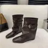 Botines Nuevos Punta Cuadrada Tacón Grueso Hebilla Cuero Apilado Versátiles Otoño Aumento de Altura Interior Botas de Jinete Botas Estilo Retro para Mujer Negro 2026
