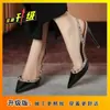 Sandalias Negras de Tacón Medio, Punta Fina y Cerradas, Estilo Nuevo Verano 2025, Tacón Delgado, Zapatos de una Sola Tira con Corte Lateral, Tacones Altos con Tachuelas