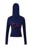 Conjunto de duas peças estilo esportivo retrô americano, composto por top de zíper curto com bordado de letras, listra vermelha lateral, e calça longa levemente flare.