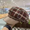 Gorra de Cuadros Retro Japonesa 2025 Otoño e Invierno Nueva para Mujer Protección Solar Cálida Versátil Adelgazante Boina