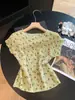 Blusas Curtas com Textura Floral de Manga Curta para Mulheres, Novo Estilo de Verão, Modelos Curtos Emagrecedores e Delicados