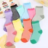 Meias Listradas Infantis para Meninas, Meias Versáteis da Moda de Cano Médio, Meias Listradas Coloridas Estilo Ins, Meias Criativas Finas de Cano Médio
