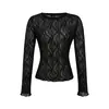Elegante Top Crochê Flor Vazada Manga Longa Base de Renda para Mulheres Outono Levemente Transparente Estilo Fino Elegante Top de Baixo