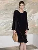 Vestido de Veludo de Seda para Mulheres 2026 Outono e Inverno Novo Estilo Manga Longa Gola Redonda Brilhante Diamante Solto Reto Seda de Amora Vestido