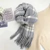 Bufanda Serie Cuadros Atmósfera Invernal para Mujer en Otoño e Invierno Imitación Cachemir Estudiante Coreano Pareja Bufanda Cálida con Borlas