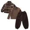 Conjunto de roupa de inverno para meninos 2026 novo estiloso bebê outono e inverno jaqueta xadrez conjunto de três peças roupas de inverno infantis