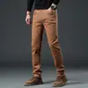 Jeans caqui de alta gama italianos para hombre, nuevos pantalones largos casuales de corte slim para primavera y otoño 2026, pantalones cropped