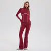 Conjunto Esportivo Caijue para Mulheres com Gola Alta, Zíper, Caimento Justo, Design de Linha 3D, Calça Flare, Conjunto de Duas Peças para Fitness Yoga
