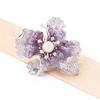 Broche tridimensional con microincrustaciones de circonitas, elegante y atmosférico, con perlas naturales de agua dulce, de cuatro colores.