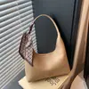 2025 Bolsa de Axila Feminina Nova Tendência Moda Versátil Bolsa de Ombro Nicho Bolsa de Mão para o Dia a Dia