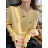 Camada base de malha amarela com gola redonda para mulheres, suéter novo estilo outono/inverno 2026, top de alta qualidade com caimento solto e um toque de elegância Chanel