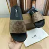 Sandalias Planas de Verano Nuevas de Guangzhou con Estampado de Letras, Slip-On, de Moda, Ligeras, Cómodas para Mujer, Venta al por Mayor