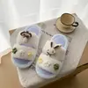 Pantuflas de Peluche de Moda Estilo Nuevo Dibujo Animado para Mujer 2026 Invierno Nuevas para el Hogar Pantuflas de Peluche de Una Correa para Mujer