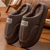 Pantuflas de algodón impermeables de cuero, tamaño grande para otoño e invierno, unisex, con forro de felpa, suelas gruesas, duraderas, cálidas y adecuadas para usar tanto en interiores como en exteriores; disponible al por mayor