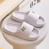 La nueva colección de verano de Qida Shun de pantuflas lindas y unisex: antideslizantes, para uso en el hogar y el baño, perfectas para parejas, y disponibles para venta al por mayor como pantuflas de interior de EVA