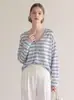 Top de Punto Rayado con Cuello en V Estilo Casual Coreano para Mujer Manga Larga Suéter de Otoño Holgado Versátil que Reduce la Edad 25780