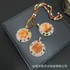 Nueva Cadena para Suéter con Talla de Piedra de Flor de Resina Roja Natural, Collar Incrustado Personalizado de Estilo de Nicho de Lujo Ligero, Suministro para Transmisiones en Vivo