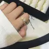 Anillo minimalista estilo europeo y americano de trébol de cuatro hojas para mujer, anillo delgado estilo ins, fresco y simple, adecuado para el dedo índice o como anillo de cola, anillo abierto apilable