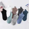 Meias Meias Masculinas Invisíveis Algodão Verão Finas Meias Cano Baixo Desodorantes Absorventes de Suor Antiderrapantes Boca Rasa Meias Curtas Masculinas Modernas Atacado
