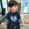 Camiseta de manga larga a rayas 100% algodón para niños, camiseta básica de primavera y otoño, camiseta para niños, top de dibujos animados para bebé niño con efecto de dos piezas