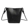 Bolso tejido de verano súper elegante para mujer, nuevo estilo coreano 2026, bolso cruzado de alta gama vintage de nicho para teléfono