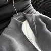 Suéter versátil de nuevo diseño para hombre, cárdigan de estilo casual, chaqueta con cremallera y cuello alto, abrigo de punto para otoño e invierno