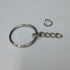 Um grande número de chaveiro de metal spot Plus corrente 25mm abertura 4 seção torção corrente círculo mais corrente ferragem círculo com corrente