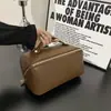 2025 Nueva Bolsa de Maquillaje de Cuero de Color Sólido con Logo, Portátil de Mano para Celebridades de Internet, Bolsa de Almacenamiento de Cosméticos de Viaje de Gran Capacidad