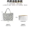 Solo se incluye la bolsa interior - La bolsa exterior no está incluidaMiyake. Bolsa Life de 7x10 Rejillas Estilo Roca Bolsa de Papel Dupont Organizador