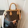 Bolso de Mano de Alta Gama para Mujer 2026 Nuevo de Moda Versátil Retro Monograma Bolso de Hombro Cruzado Bolso Cesta