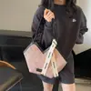 Design de Nicho Moderno e de Alta Qualidade Versátil Outono e Inverno Grande Capacidade Bolsa Satchel Tote para Mulheres 2025 Nova Bolsa de Ombro