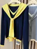 Conjunto de dos piezas real V-neck suéter de punto de manga larga para mujer, otoño e invierno 2026, diseño versátil con colores contrastantes y top tipo chal