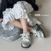Moda Otoño 2025 Nuevo Estilo Coreano Zapatos Casuales Infantiles Retro Encaje Perla Moño Zapatillas Deportivas para Niñas