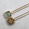 Pequeño colgante de acero de titanio Thangka pintado a mano de oro Thangka ocho santos patronos Zakilam collar de madre verde