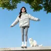 Jaqueta de Algodão com Capuz Estilo Casal Bloco de Cores Tamanho Plus Size Feminina Inverno 2026 Solta Espessada Quente Toque de Luxo Casaco de Algodão