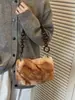 Bolso de Terciopelo Relleno para Mujer 2025 Otoño e Invierno Nuevo Bolso de Mano Bolso de Hombro de Nicho Bolso Tote Simple de Moda Bolso de Axila