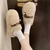 Pantuflas peludas de suela gruesa para mujer, nuevo estilo otoño/invierno 2026, para usar en exteriores, diseño de media zapatilla cerrada, forradas de felpa para abrigar, pantuflas de algodón de moda para interiores