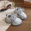 Zapatillas deportivas de doble malla para niños, zapatillas tipo dad transpirables para niñas, nuevo estilo primavera y otoño 2025, zapatillas casuales antideslizantes de suela blanda para niños