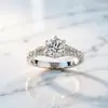 Anillos transfronterizos Tong Lin Europa y Estados Unidos Nuevo anillo de plata s925 Cruz clásica con incrustaciones de seis garras anillo de diamantes de circonita